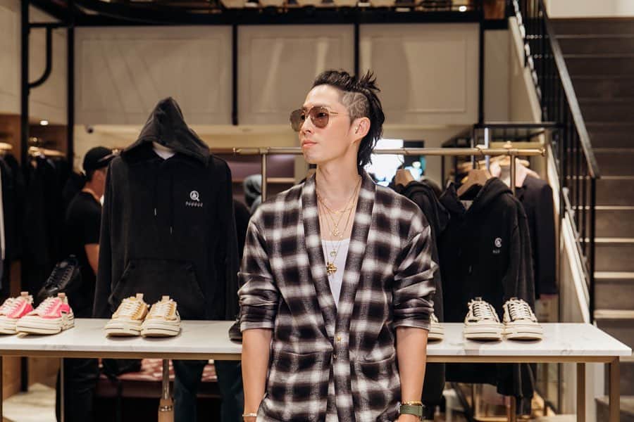 呉建豪のインスタグラム：「Thank You everyone who came out last night to celebrate @xvessel_official x @unitedarrowsandsons GOP DROP in celebration of @unitedarrows.tw 6yr anniversary! I was told we made record sales 🙌 You guys are amazing and none of this would be possible without each and everyone of you! From the bottom of my heart thank you. God bless you all 🤙 #Godisgood #blessingsonblessings」