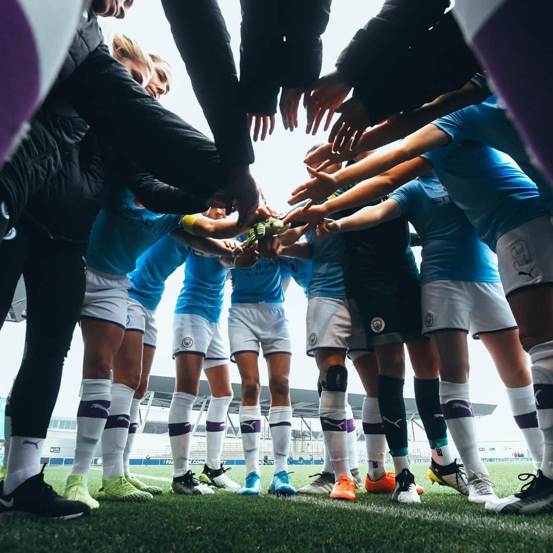 マンチェスター・シティFCさんのインスタグラム写真 - (マンチェスター・シティFCInstagram)「Squaaaa 🤝⁣ ⁣ ⁣ ⁣ ⁣ ⁣ #mancity」11月14日 22時09分 - mancity