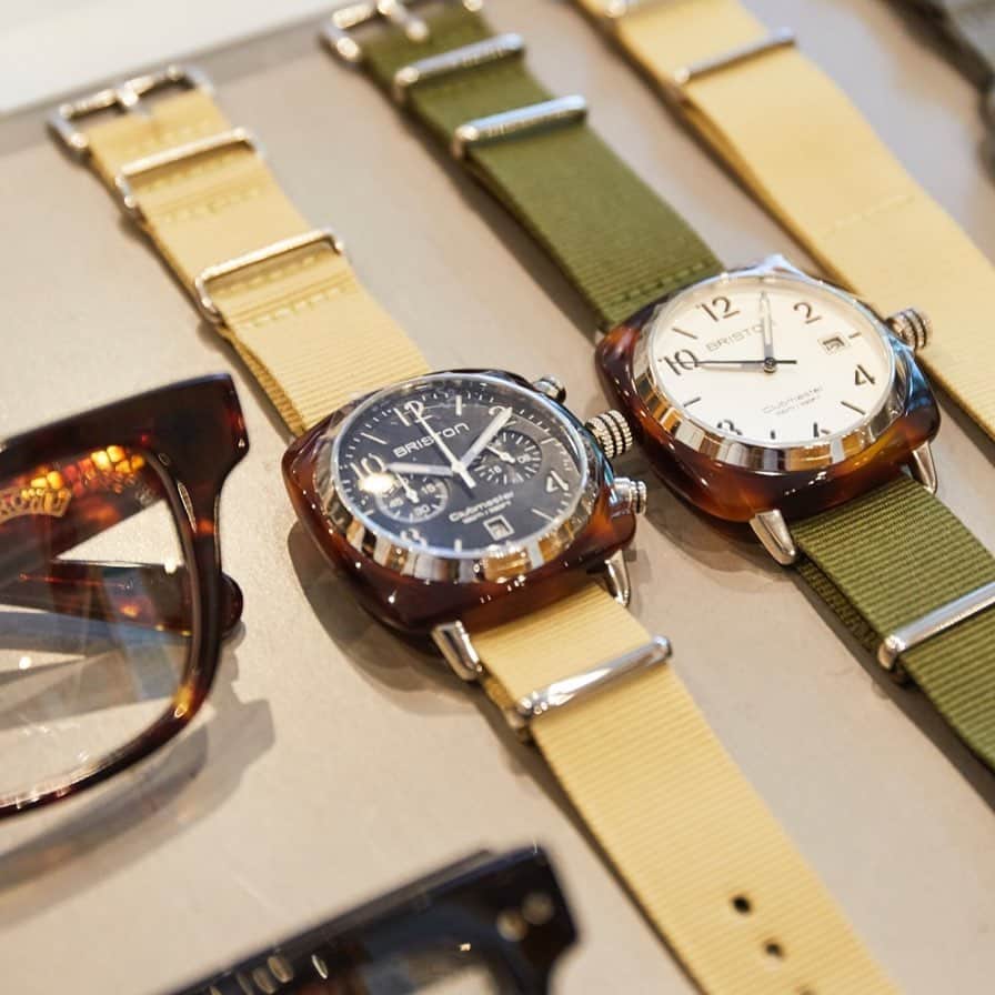 UNBY GENERAL GOODS STOREのインスタグラム：「パリ発の時計ブランド「BRISTON」は、大人のオフを楽しむイメージでデザインされています。 クラシックなべっ甲柄の深みのあるアセテートケースに、ベルトに綺麗な差し色をさすのが今年のおすすめです。  #UNBY #unbygeneralgoodsstore #アンバイ #アンバイジェネラルグッズストア#ブリストン#腕時計#mybriston #briston #watches #chronograph #watch #mixandmatch #watchoftheday #menstyle #menfashion #menswear #menwithclass #christmasgift  #christmas #gift #クリスマスギフト#プレゼント #unbychristmas  #オシャレサンタ #present #unbybestgiftlist　#pair #ペアルック」