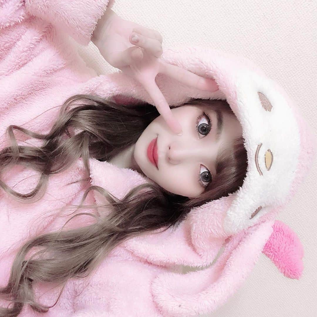 嶋谷愛（あいちゅん）のインスタグラム：「. 飛び出せ3D . . . .  #tokyo #osaka #otd #likeforlikes #좋아요꾹 #좋아요반사 #오오티디 #얼스타그램 #셀카 #셀카그램 #여행스타그램 #98년생 #좋아요꾸욱 #l4l #메이크업 #셀끼꾼 #マイメロ #サンリオピューロランド」