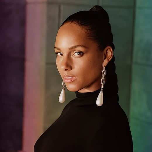 CBSさんのインスタグラム写真 - (CBSInstagram)「Music biggest night just got bigger!@AliciaKeys will return to host the 2020 #GRAMMYs airing on Sunday, January 26 on #CBS 🎉」11月14日 22時24分 - cbstv