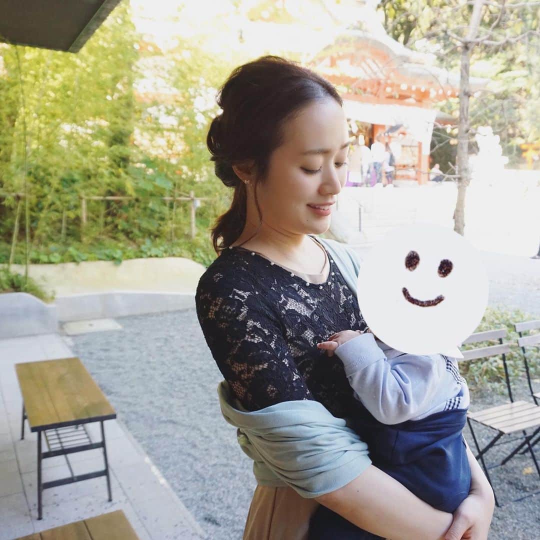 のインスタグラム：「11/8﻿ 33歳になりました！﻿ ﻿ ﻿ 33歳は自分の気持ちにも耳を傾けて程よく心地よいペースで過ごしたい。﻿ つい疎かにしがちな自分を大切に。﻿ ﻿ ﻿ ﻿ 33歳の私もどうぞよろしくお願いします☺️♡﻿ ﻿ ﻿ #birthday#アラサー#お誕生日#赤ちゃん#赤ちゃんのいる生活#育児#子育て#ワンオペ育児#結婚式#結婚式ヘアアレンジ#結婚式コーデ#結婚式ドレス#ドレス#シンプルコーデ#アラサーコーデ#30代ファッション#秋コーデ#ママコーデ#丁寧な暮らし#新米ママ#アラサーママ#アラサー女子」