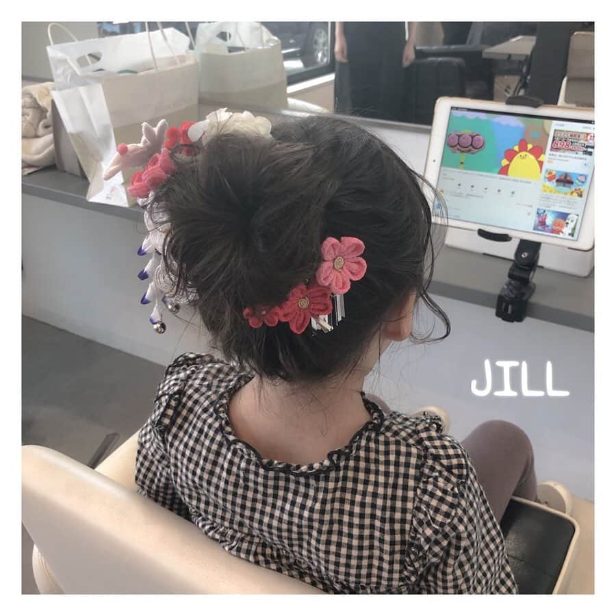 ハナフサユウスケさんのインスタグラム写真 - (ハナフサユウスケInstagram)「七五三♪ ＊ ＊ おっきくなったねー ＊ ＊ #hair#hairarrange#hairstyle#アレンジ#ヘアアレンジ#ヘアセット#結婚式ヘア#子供#赤穂#岡山#姫路#美容室#美容師#簡単アレンジ#アレンジ動画#ヘアアレンジ動画#ヘアアレンジ解説#ヘアアレンジやり方#ハーフアップ#updo#サロンモデル#サロモ#撮影#キッズヘア#着物#振袖#着物ヘア#七五三#七五三ヘア」11月14日 22時30分 - yusuke8723