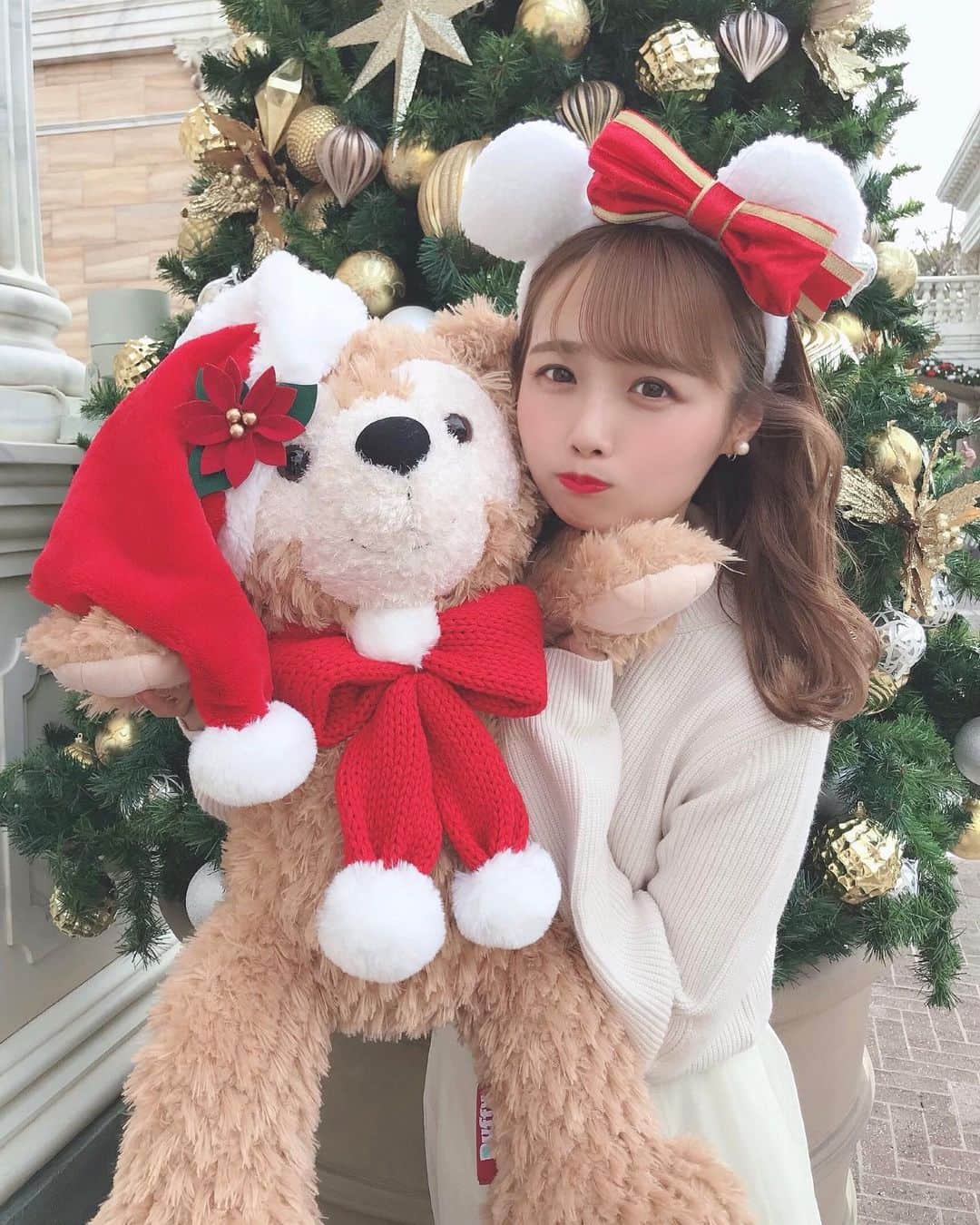 のインスタグラム：「. . 大きいダッフィー🐻🎄💗💗 可愛い、、🥺💗💗 . . . 👗トップス @zara . 👗スカート @grl_official . . . . #tokyodisneysea #disneysea #disney #tds #ディズニーシー #ディズニー #ディズニーバウンド #minniemouse #duffy #ダッフィー #xmas #christmas #ディズニークリスマス #zara #grl #love #instagood」