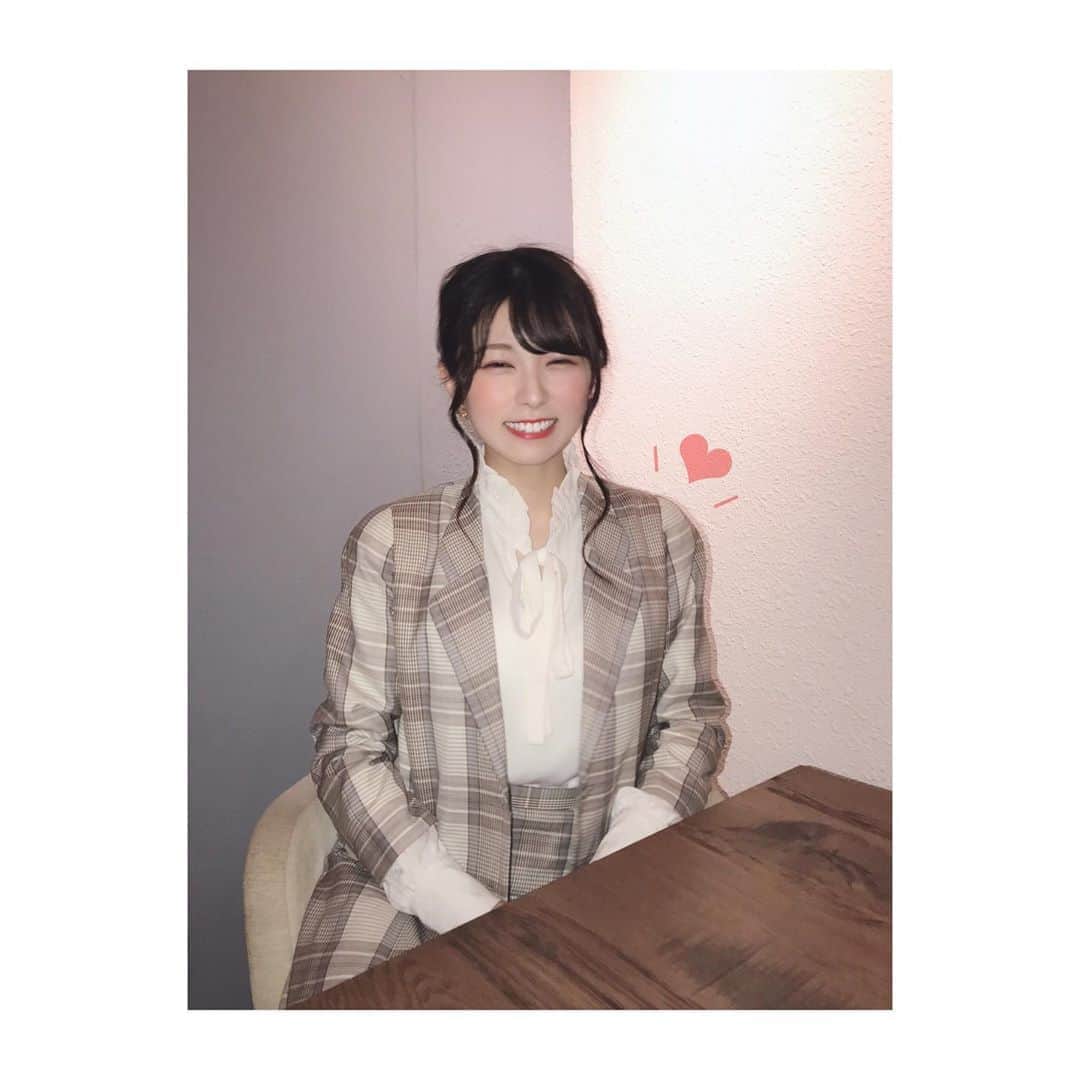 森脇加奈子のインスタグラム：「． 実はこのジャケットとスカート、 大好きなおばあちゃんが30代の時に自分で作って着ていたもので、そのお下がりなのです👵🏻♡ ． ． 自分ではもう着ないけど、作ったものだから…と思いとどまって捨てずにクローゼットの中で眠っていたそう。☺️そこを私が発見！笑 ． ． ． ｢かわいいー！🥺｣といって着てみたらすぅっっごく喜んでくれたんです。。。！ おばあちゃんが喜んでくれてるのをみるとわたしも幸せな気持ちになります🌼 ． ． ． #満面の笑み #手作り #お洋服  #おばあちゃん 👵🏻♥︎ そしてまたもや #check」