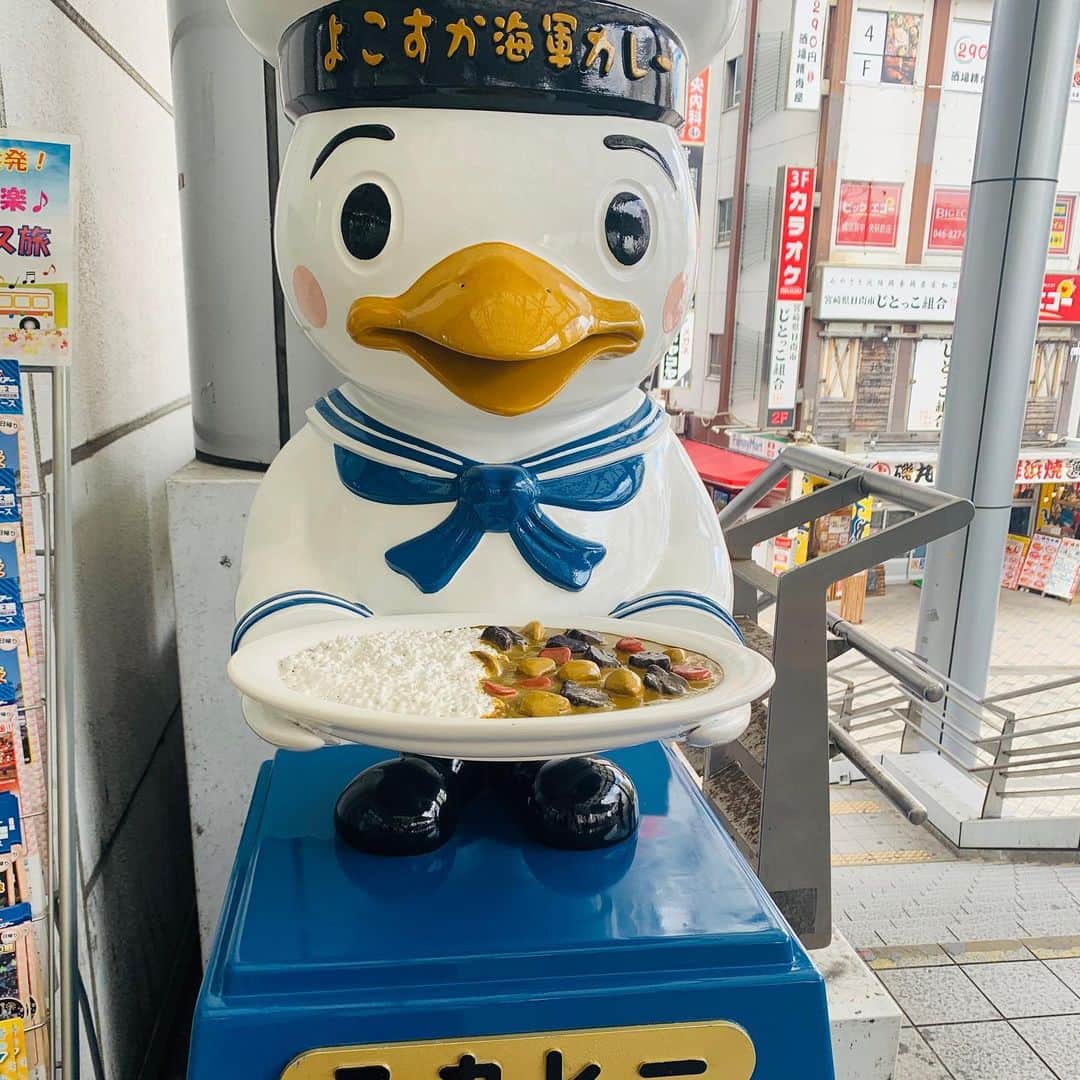 一条もんこさんのインスタグラム写真 - (一条もんこInstagram)「カレーの街よこすか。  ベンガルさんにてポークカレー辛口、ジャーマンソーセージ&目玉焼き。 マイベストチョイスは不動です。  うっかり結構早い段階で水の中にラッキョウが落ちてしまい、ずっとラッキョウ水を飲んでいました。  酸味好きなんで、、 #カレー#curry#よこすか#横須賀#ベンガル#ランチ#ポークカレー#辛口#ジャーマンソーセージ#目玉焼き#カレーの街よこすか#らっきょう落下#らっきょうウォーター#ソーセージ最高#一条もんこ」11月14日 23時06分 - monko1215