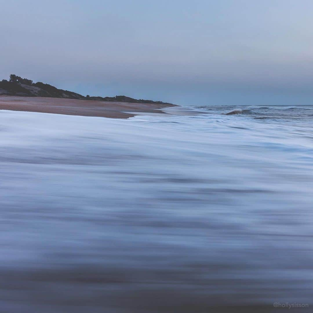 Holly Sissonさんのインスタグラム写真 - (Holly SissonInstagram)「Mood on the Beach #PonteVedraBeach #floridashistoriccoast #lovefl #StAugustine #tbt ~ Shot with the Canon 5D MkIV & 16–35 f2.8L @ 26mm f11 1/3s (See my bio for full camera equipment information plus info on how I process my images. 😊)」11月14日 23時02分 - hollysisson