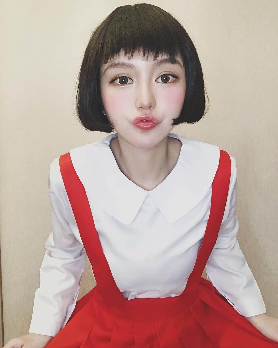 Grace Chowのインスタグラム：「今年因為忙工作沒有過萬聖節 所以工作忙完了就和我朋友補辦了一次  第一個想到要扮的就是我的～小丸子！」