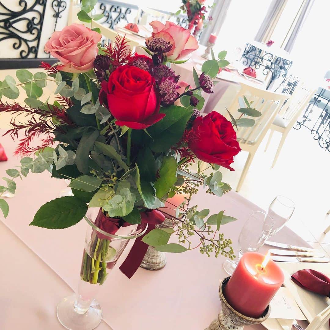 ルミアモーレさんのインスタグラム写真 - (ルミアモーレInstagram)「@baysidewedding_lumiamore をフォローして #ルミアモーレ のタグをつけて投稿してみてくださいね♬ ・。・。・。・。・。・。・。・。・。 . . Thank you 900 followers ❣️ .  たくさんの#緑 が美しいルミアモーレ  #青 と#白 、緑のコントラストに#赤 がよく合います！ . #クリスマス カラーでもある赤×緑って、 ベストな組み合わせですよね。 . さらに白いアイテムも加えると、#華やか さに #ナチュラル でさわやかな印象をプラスできます♪ . . ・。・。・。・。・。・。・。・。・。. . 『#lumiamore』. のハッシュタグをつけて お写真を投稿してくださいね♪♪. こちらの公式IGで取り上げさせていただきます＊. . #lumiamore #ベイサイド #浜松町  #wedding #weddingdress #結婚式 #f4f #l4l #bayside #結婚式場 #教会  #前撮り#プレ花嫁  #東京 #ロケフォト #結婚式準備 #卒花 #ウェディングドレス #日本中のプレ花嫁さんと繋がりたい  #ウェディングフォト #ウェディング」11月14日 23時32分 - baysidewedding_lumiamore