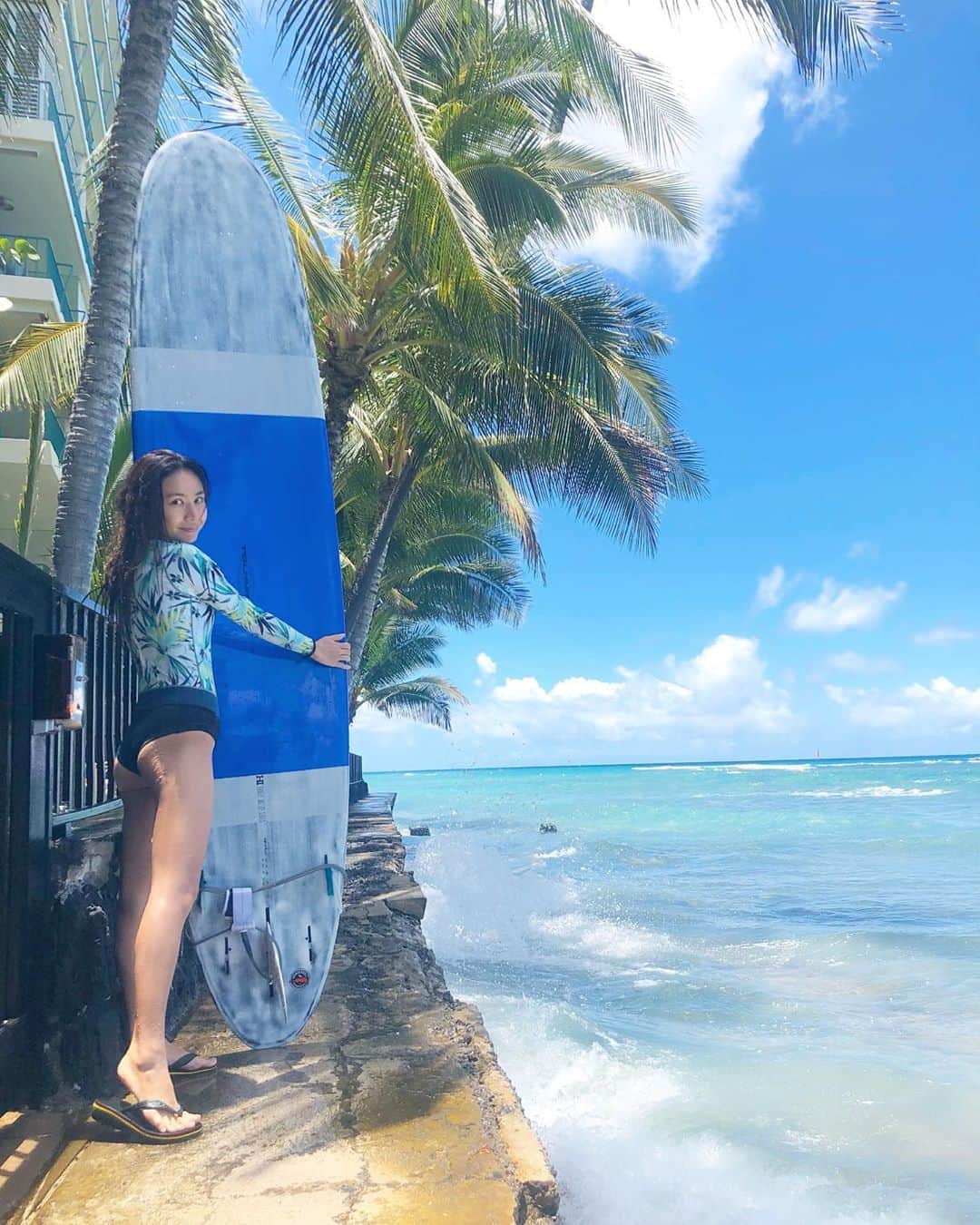 南美沙さんのインスタグラム写真 - (南美沙Instagram)「来月の4〜12までハワイ行きが決まりました☺️🙏✨. ウキウキ🙌✨ . . . そしてホノルルマラソンチャレンジも急遽決定しました😂✨🙌. . 練習せねば！！💦💦💦. .  #サーフィン  #サーファーガール　#サーフィン女子 #サーフィン好き  #海　#ocean  #sea #surf #surfing #surfgirl #surfergirl #ハワイ　#ハワイ好き  #ハワイの思い出 #ハワイライフ　#hawaii #hawaiilife #hawaii🌴 #hawaii🌺 #サーフィンライフ  #surfinglife」11月14日 23時28分 - miee.misa