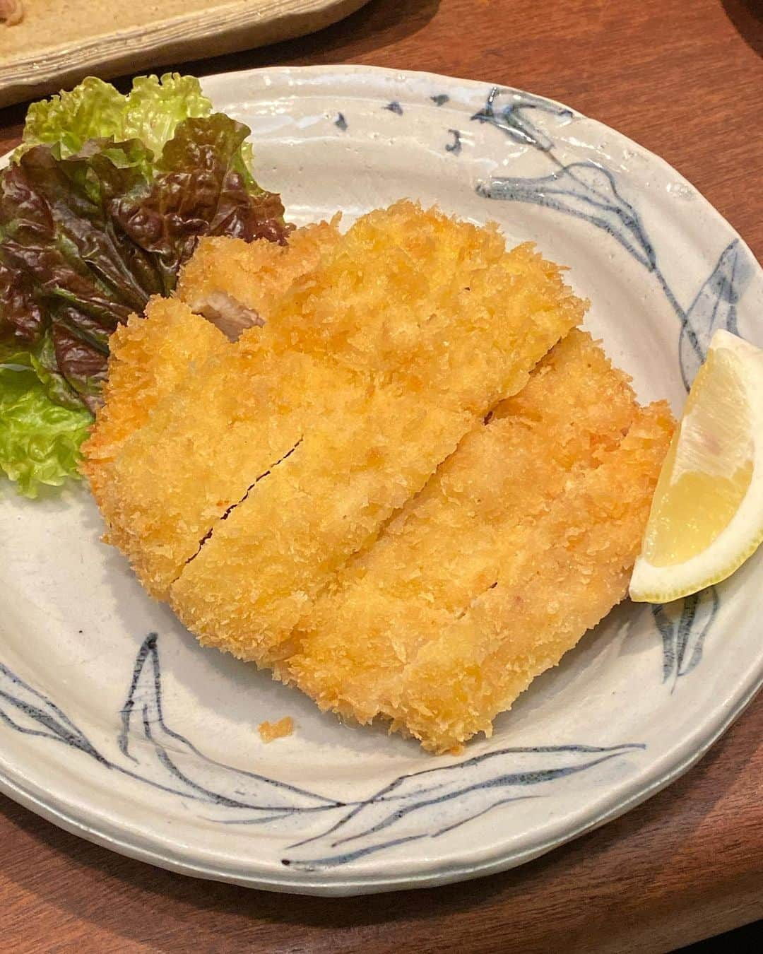 秋山具義さんのインスタグラム写真 - (秋山具義Instagram)「【2019年焼鳥45軒目『店名秘密』Nov.14】﻿ ﻿ 京都で、中西哲生さんオススメ焼鳥店に、松本日出彦くんと行ってきました。﻿ 店名は、秘密ですが、焼鳥も、おやどりかたむしり、からあげ、チキンかつ、もつ煮込み、どれもめちゃくちゃ最高でした！！！﻿ ﻿ 京都来たら、また来たい！！！﻿ ﻿ #京都焼鳥 #具義焼鳥2019 #めざせ焼鳥50回2019年」11月14日 23時36分 - gugitter