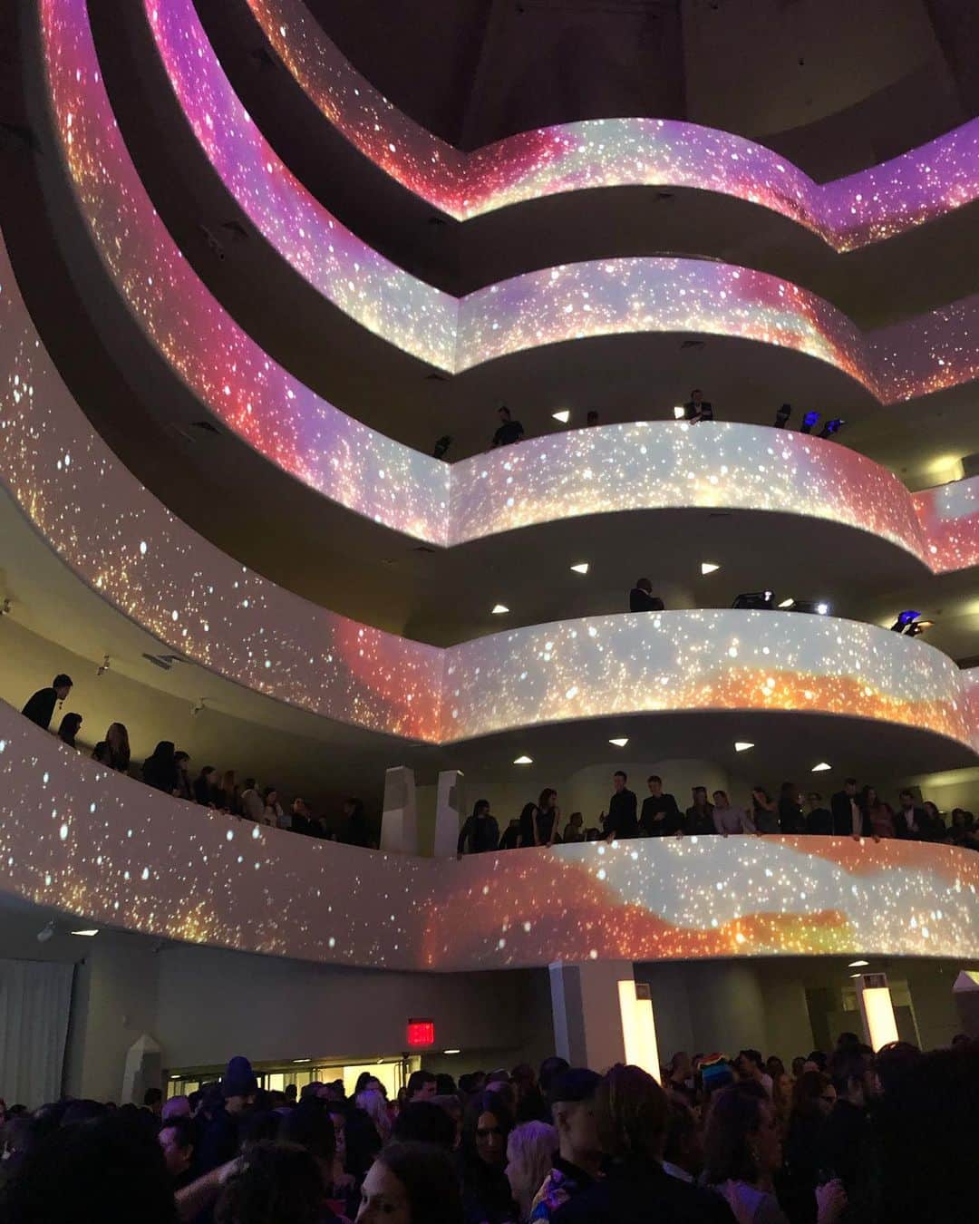 ハルストン・セイジのインスタグラム：「Dior @ Guggenheim」