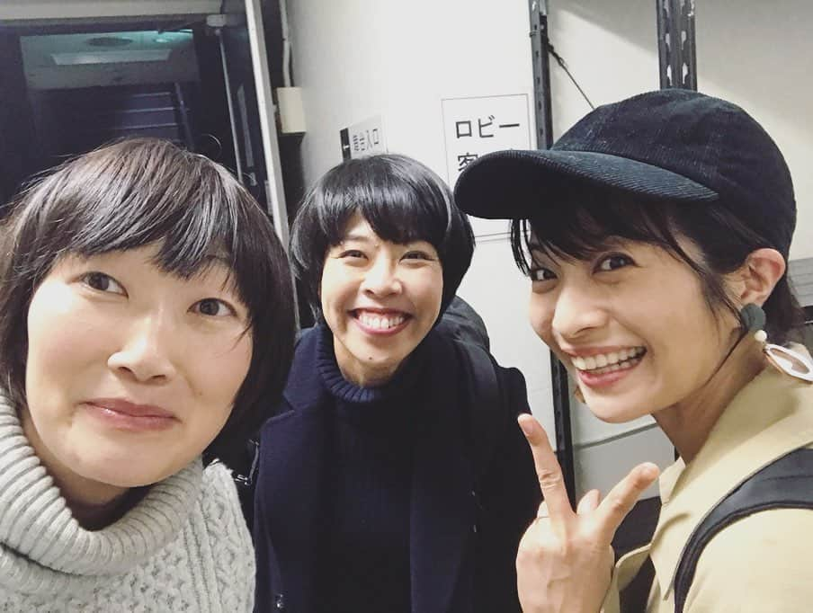 三倉茉奈さんのインスタグラム写真 - (三倉茉奈Instagram)「川村エミコさん出演の舞台「流れ星」観劇！仲良しの愛ちゃんも同じ回に！ エミコさんのお客さんを惹きつける力、さすがでした✨✨✨あの歩き方、クセになります笑💕 #川村エミコ さん #青木ラブ #タクフェス #流れ星 #サンシャイン劇場」11月15日 0時03分 - mana_mikura_official