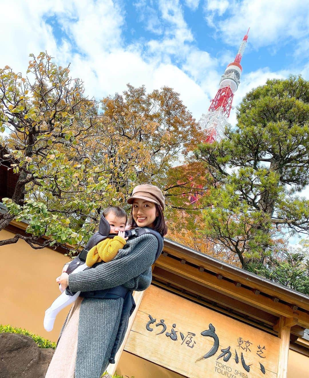 庄司ゆうこさんのインスタグラム写真 - (庄司ゆうこInstagram)「大好きな東京タワー🗼😍 そしてお宮参りから毎月行ってるとうふ屋うかいへ✨ お食い初めもここでした😊 ももちゃん初豆腐なんとか食べてくれました🤣離乳食もそろそろ1日2回にしたいところだけど、まだ進みが悪いから慌てずゆっくりいこう😂 それにしても最後の写真、新生児のときは大きく感じたベビーベッドが今は窮屈そうー笑 大きくなったねー💖 #東京タワー#初心にかえれる場所#生後7ヶ月#ももちゃんです🤗#とうふやうかい#うかい亭#女の子ママ#育児#子育て#親バカ#離乳食#頑張ります」11月15日 0時17分 - yuko.shoji