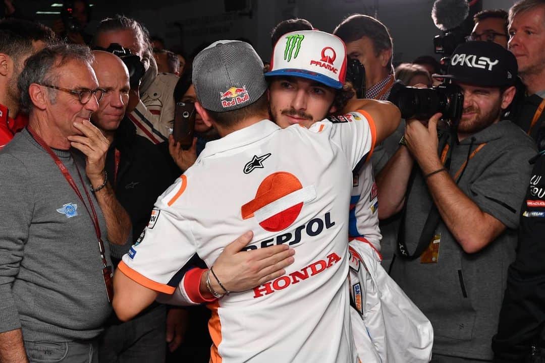 MotoGPさんのインスタグラム写真 - (MotoGPInstagram)「#ThankYouJorge 🙌 // @jorgelorenzo99 announces retirement 🎙 Swipe left ⬅️ to check out some of the most emotional moments of his special press conference 🥺 #JL99 #MotoGP #Motorcycle #Racing」11月15日 0時24分 - motogp