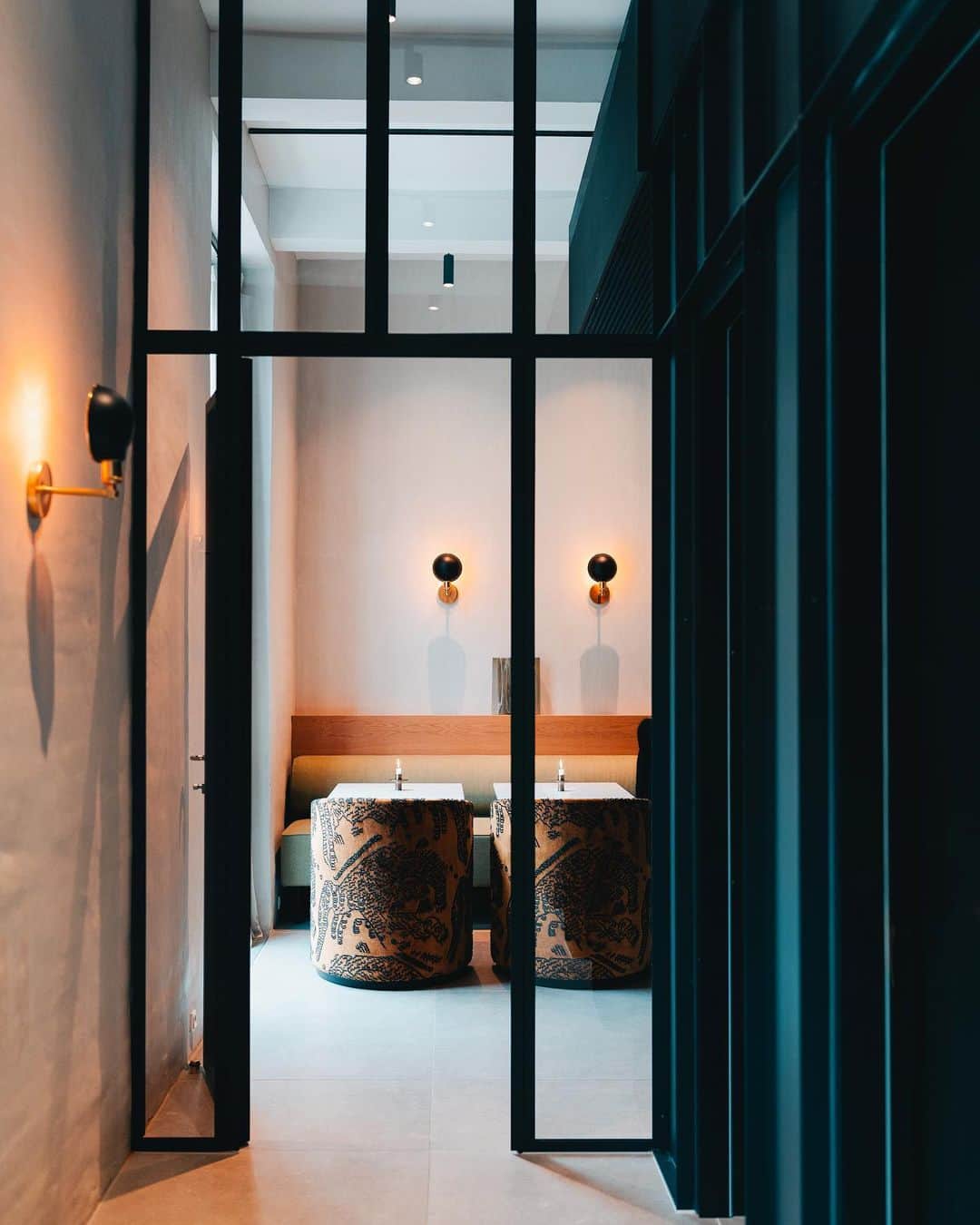 リリー＝ローズ・メロディのインスタグラム：「Favorite corner @the_audo #lilyincopenhagen」