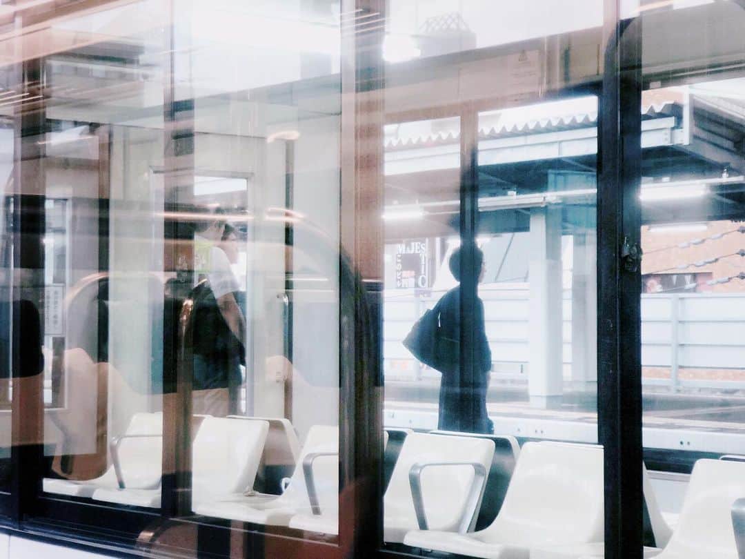 sunday_722のインスタグラム：「*﻿ 寒い朝﻿ *﻿ #mwjp﻿ #igersjp﻿ #ShotOniPhone﻿ #ShotOniPhoneX﻿ #tv_tinypeople﻿ #eyeemoninstagram﻿ #ig_photooftheday﻿ #igersjp﻿ #indies_gram﻿ #exklusive_shot﻿ #visionofpictures﻿ #jj_mobilephotography ﻿ #tv_pointofview﻿ #youmobile﻿ #busystranger﻿ #gominimalmag﻿ #somewheremagazine﻿ #tv_pointofview﻿ #artofvisuals﻿ #transfer_visions」