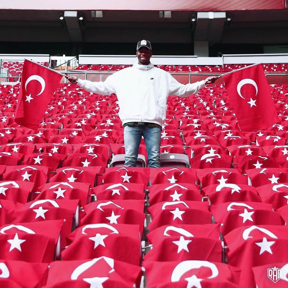 ライアン・ドンクのインスタグラム：「Hayde Türkiye!! 🇹🇷 #ikincivatan #MilliTakim #Donkça」