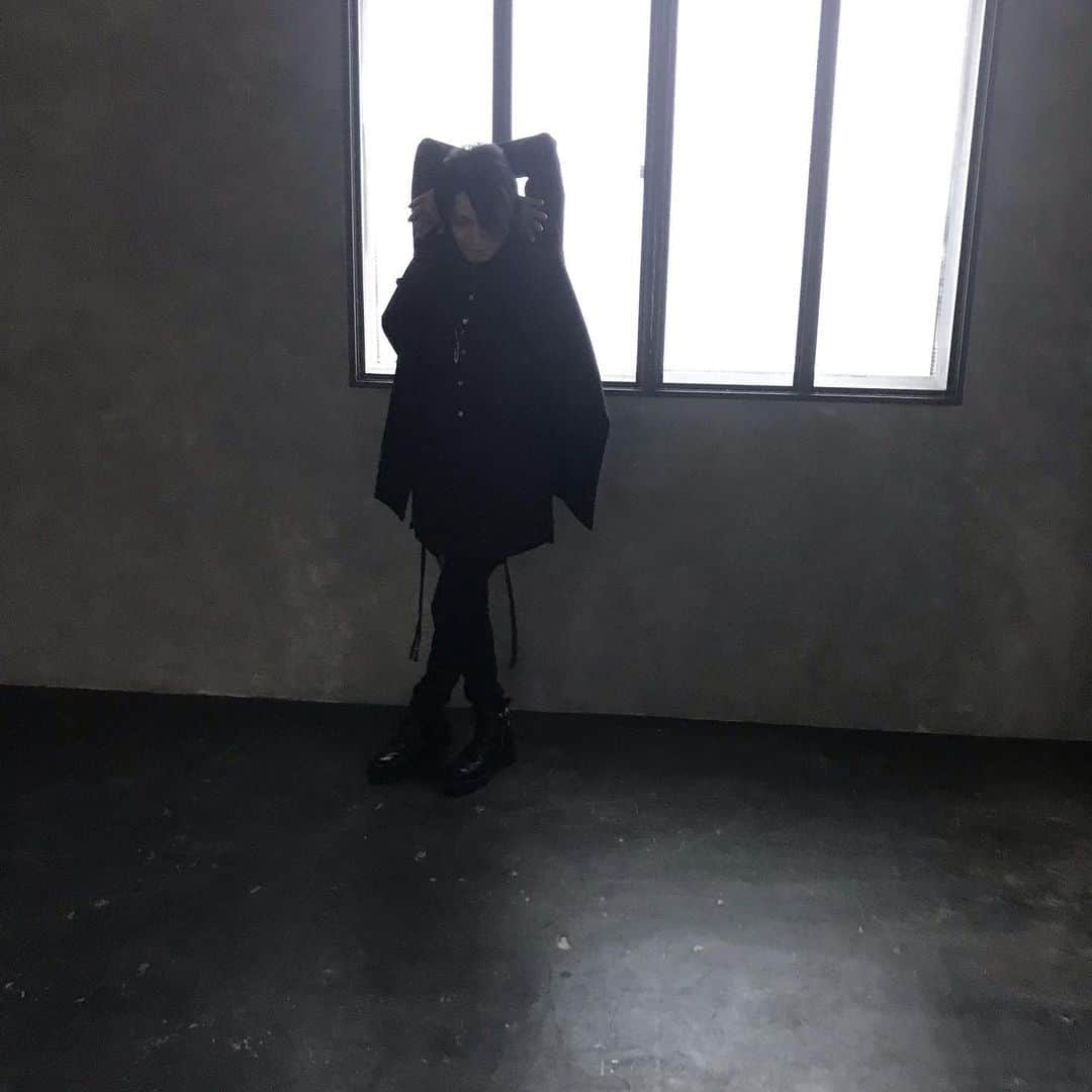 小林正典さんのインスタグラム写真 - (小林正典Instagram)「- 先日の撮影のオフショット #ジョジョ立ち？ 4月リリースのフォトブックをお楽しみに！  #WAЯROCK #小林正典 #thedeclarer  #20200222 #onemanlive  #渋谷spaceodd  #仮面ライダーグリス #number24 #ビックリマンザステージ  #artdirection  #queeldesign  #中井拓 #photographer  #田中丸善治  #stylist  #内田孝昭  #hairandmakeup  #北瞳」11月15日 1時00分 - masanori_kobayashi_official