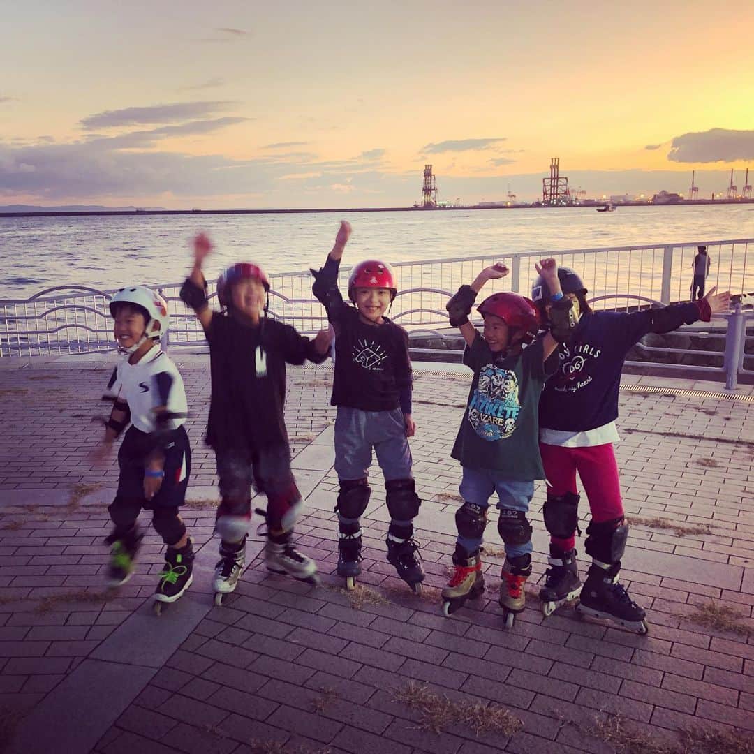 安床エイトさんのインスタグラム写真 - (安床エイトInstagram)「Go out with your skate! @ascschool #inlineskate #workout #training #fitness #skating #rollerblading #blading #friends #team #running #yoga #inlineskating #eitoyasutoko #skateschool #skatelesson #kids」11月15日 0時57分 - eitoyasutoko
