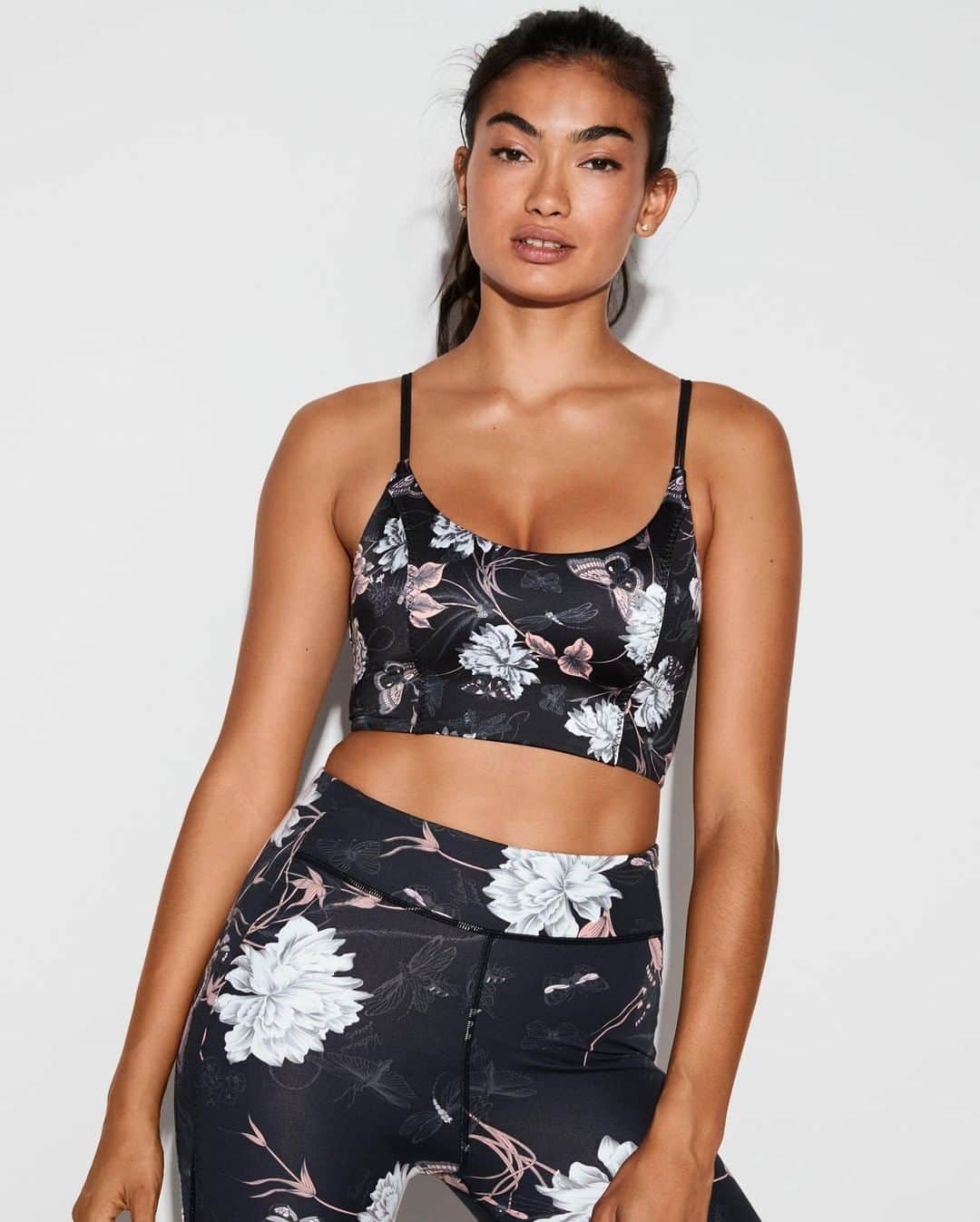 Victoria's Secret Sportのインスタグラム：「Florals, for fall? Yeah, we said it.」