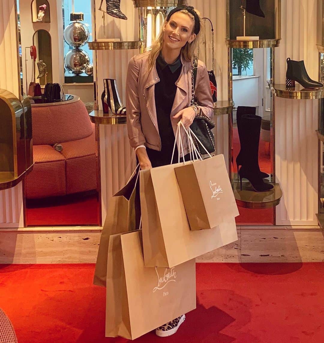 ステファニー・プラットのインスタグラム：「Lunch was good today 😻」