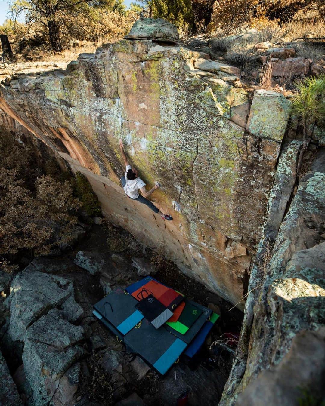 ポール・ロビンソンのインスタグラム：「It doesn’t get much better than this. #bouldering at its finest. Amazing work to @sheneenagins for putting up this legendary boulder, “Sundial,” V11/8A. I am stoked to make the second ascent of this perfect line. Good on ya, Nina! New video from the Roy trip... link is in bio! @lizzy.ellison with the sick photo.  #roybouldering #everythingbouldering」