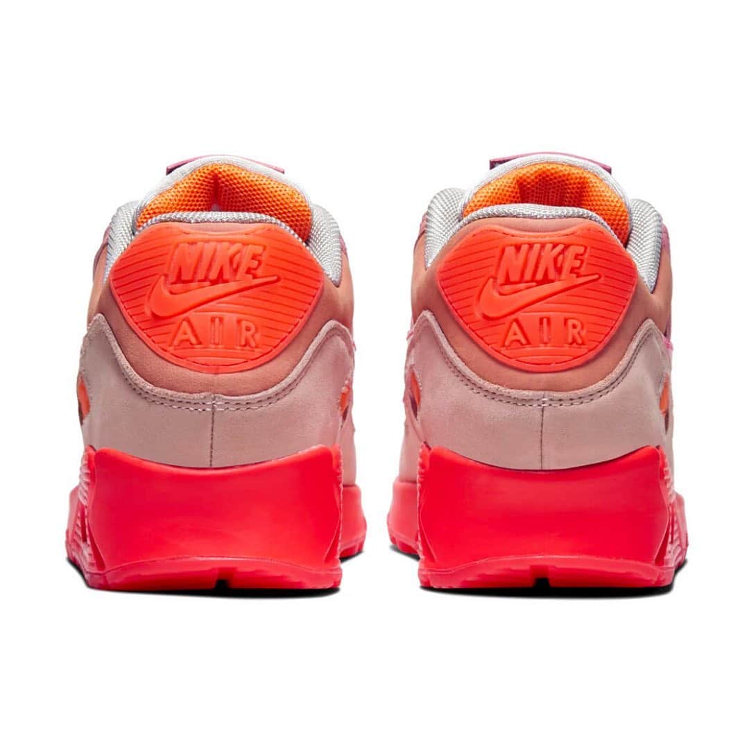 HYPEBEASTさんのインスタグラム写真 - (HYPEBEASTInstagram)「@hypebeastkicks: The classic @nike Air Max 90 returns this week in a bold "Platinum Crimson/Bright Purple" colorway, dressed in a mix of smooth leather and plush suede. Priced at $150 USD, set to release via @nike online and at select retailers on November 15.  Tag an #airmax lover. ⁠⠀ Photo: Nike」11月15日 1時59分 - hypebeast
