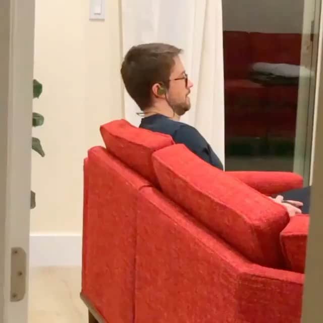 ロバート・バックリーのインスタグラム：「I sound like every R rated film that’s been dubbed for basic cable.  Repost from @jennywade  sometimes Robert games online with our 13 year old niece. he never does any cussin, even though he gets real mad at the game, & that’s only 1 of the great things about him. i’ll tell you more of the things later. . #RobertandJennyBuckley」