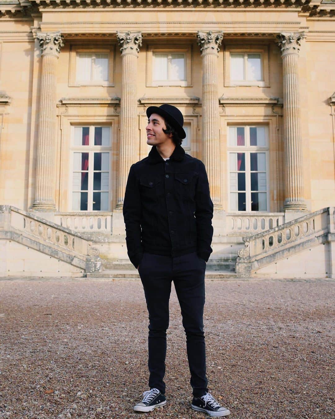 ヴィック・フエンテスのインスタグラム：「The hunt for the head of Marie Antoinette 👸」
