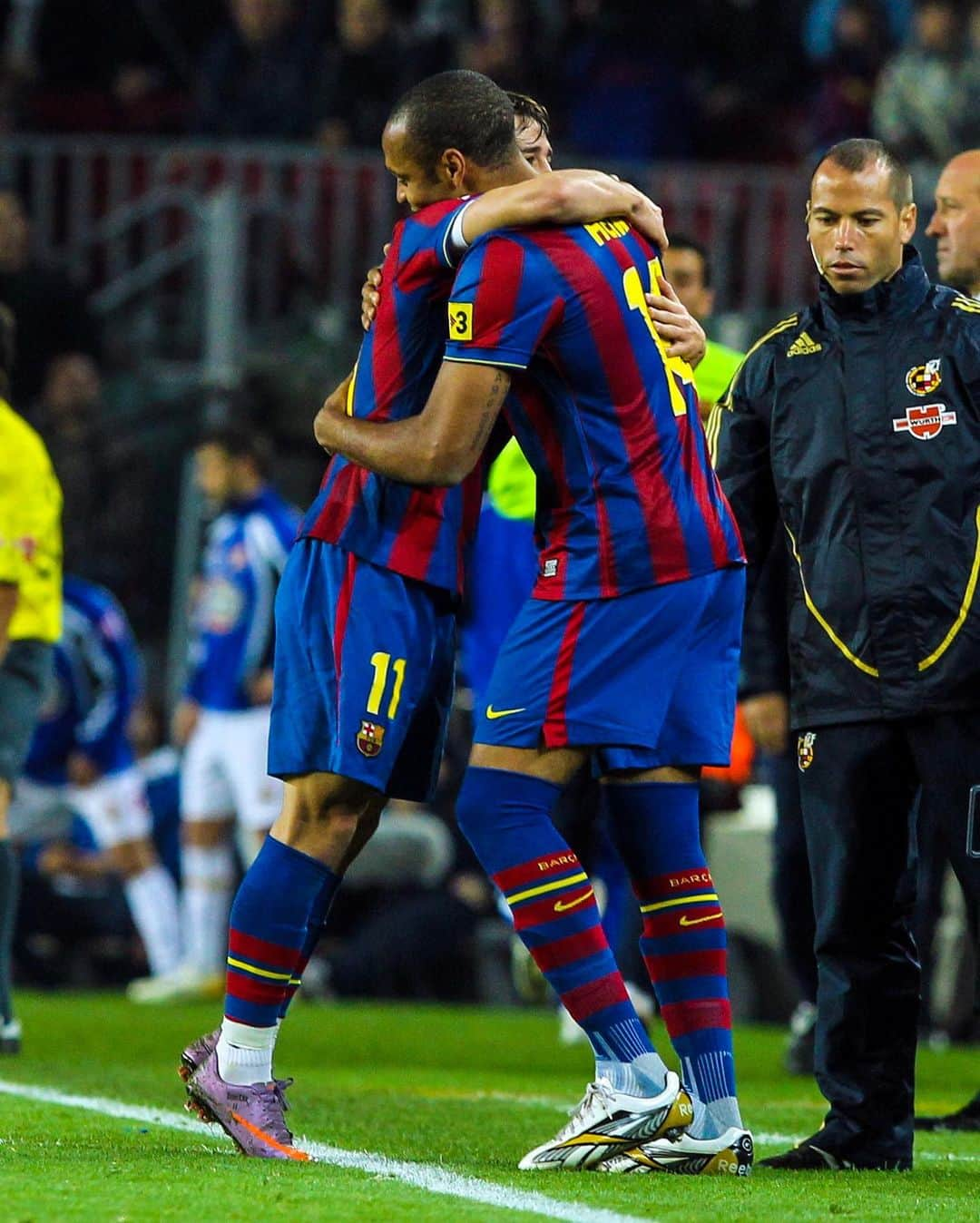 FCバルセロナさんのインスタグラム写真 - (FCバルセロナInstagram)「💙❤️ @thierryhenry & @bokrkic = Teammates at Barça, now manager and player at Montreal Impact. Best of luck in Canada, Titi! Mucha suerte a ambos! Molta sort!🇨🇦」11月15日 3時42分 - fcbarcelona