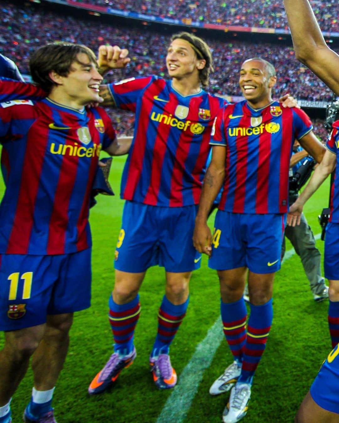 FCバルセロナさんのインスタグラム写真 - (FCバルセロナInstagram)「💙❤️ @thierryhenry & @bokrkic = Teammates at Barça, now manager and player at Montreal Impact. Best of luck in Canada, Titi! Mucha suerte a ambos! Molta sort!🇨🇦」11月15日 3時42分 - fcbarcelona