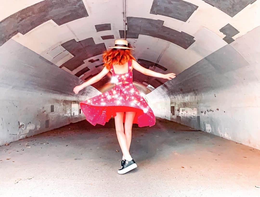 大矢真夕さんのインスタグラム写真 - (大矢真夕Instagram)「This is a pic in the tunnel🧚‍♀️. Remind me summer🌞 . トンネルでくるくるしてる奴 だいたい友達😎👍 . バタバタしててようやくインスタできた😊 . #photooftheday #picoftheday #instafashion  #instamood  #photografy #日常 #写真 #写真部 #写真好き #写真で伝えたい私の世界 #ファインダー越しの世界 #cooljapan #トンネル #美しい #インスタグラマー #instagramer #instagramjapan #ファインダー越しの私の世界 #ig_japan #photo_japan #photo_jpn  #igersjp #beautifulmatters #moodygrams #インスタ映え #ワンピース #ワンピースコーデ #スニーカー #スニーカーコーデ #onepiece」11月15日 13時10分 - mayuohya