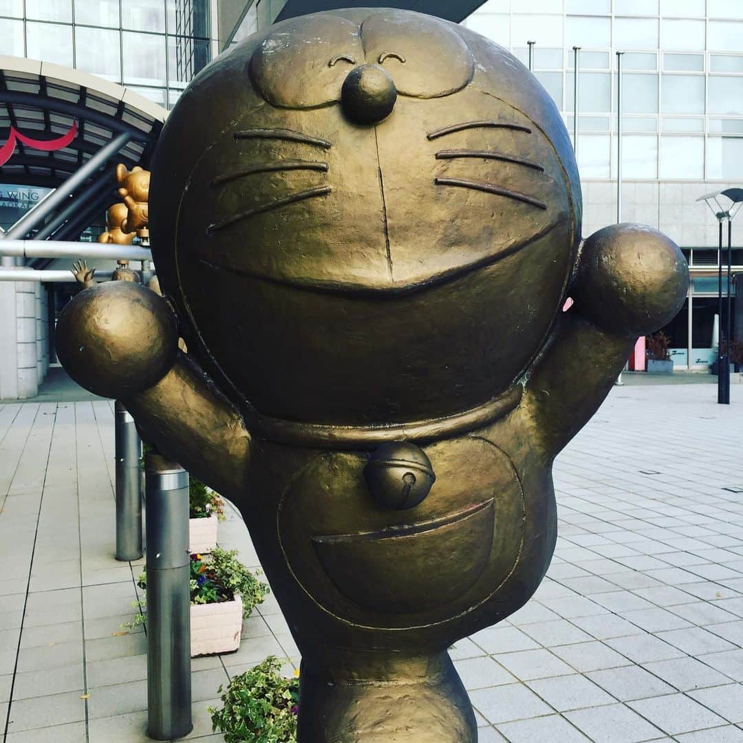 Man With A Missionさんのインスタグラム写真 - (Man With A MissionInstagram)「Takaoka of Toyama prefecture. The land of Doraemon.  富山ハ高岡ニ寄リマシタ。 ドラえもんランド  #manwithamission #takaoka #greatbuddha  #doraemon #kamo」11月15日 13時10分 - mwamofficial