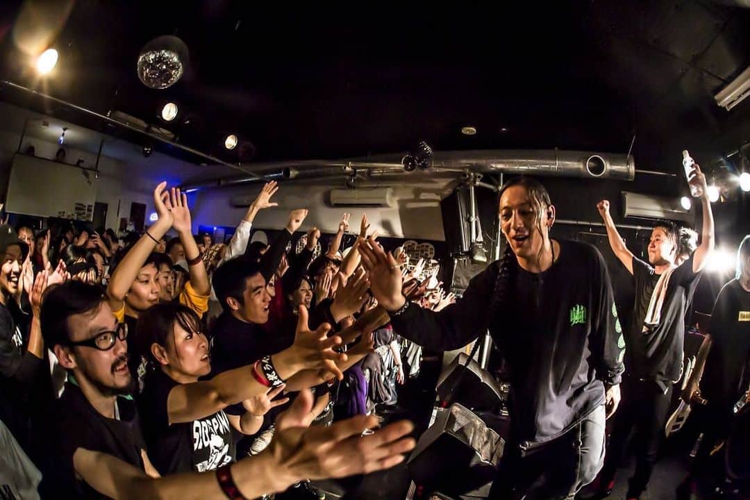 KAI_SHiNEのインスタグラム：「NEXT→ 11/16 秋田 SWINDLE🔥 11/17 盛岡 the FIVE🔥  w/ theTELEPHONES  pix by  @hayachinphoto 📸  #山嵐 #極音tour  #livehouse #live #life #vibe  #tour #journey #yamaarashi #jp」