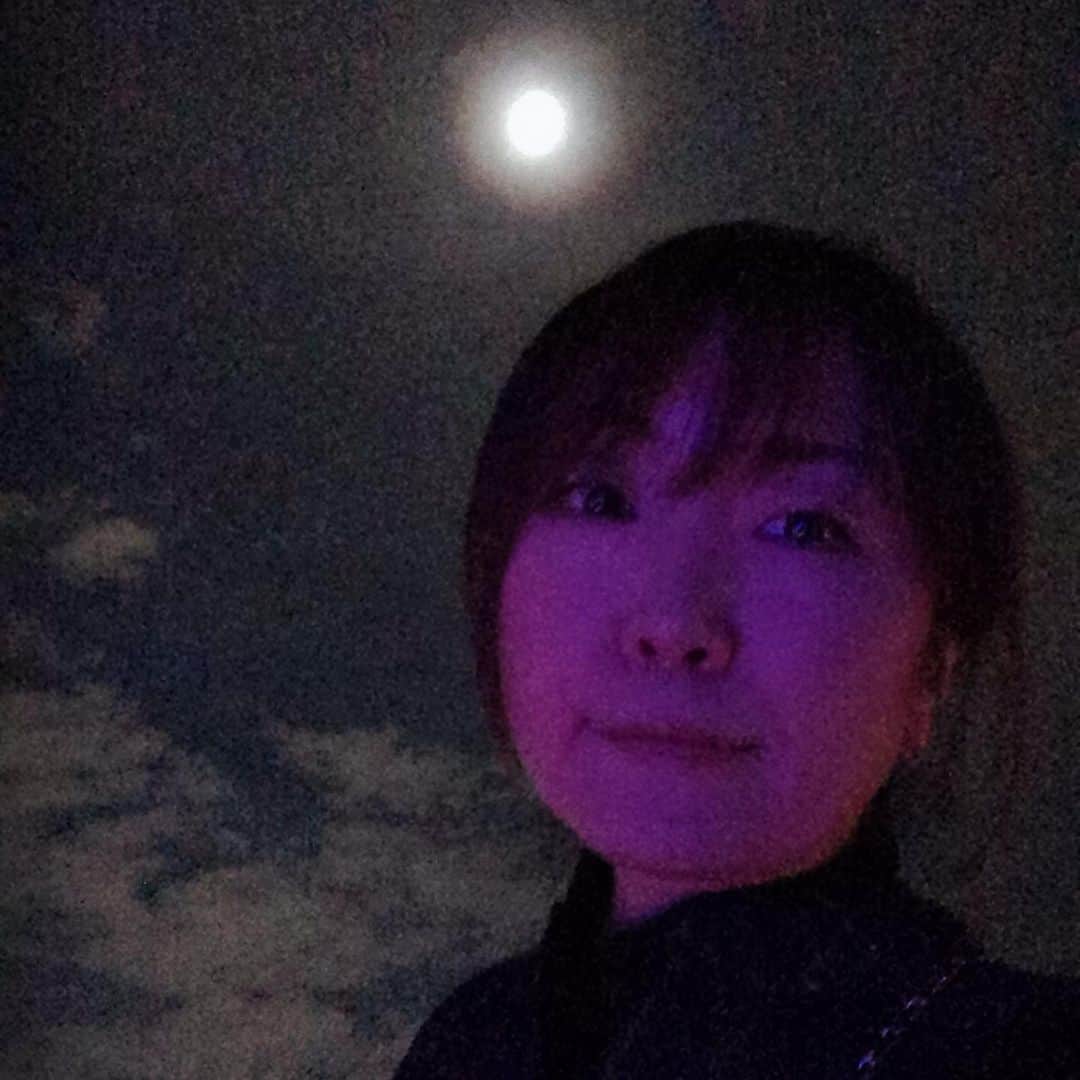 奥井雅美さんのインスタグラム写真 - (奥井雅美Instagram)「ディナー後、みんなでレセプションパーティー🍸にご挨拶に行ってきました。 そろそろ０時。 帰って寝ます☺︎ おやすみなさい⭐」11月15日 13時40分 - masamiokui