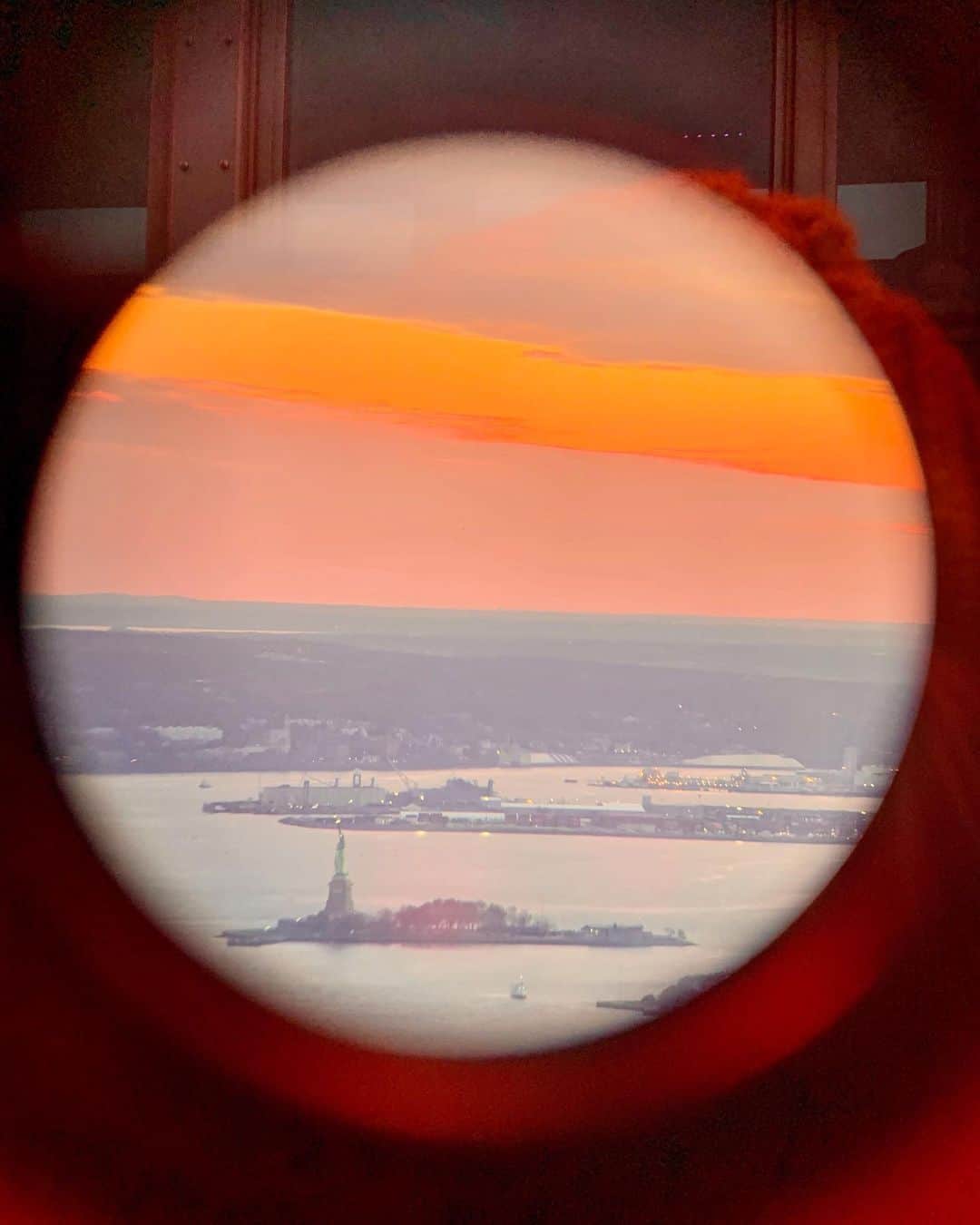 テイラー・モンセンさんのインスタグラム写真 - (テイラー・モンセンInstagram)「View from the #empirestatebuilding by @hannahmeadowsphotography #NYC #bestcityintheworld」11月15日 13時41分 - taylormomsen
