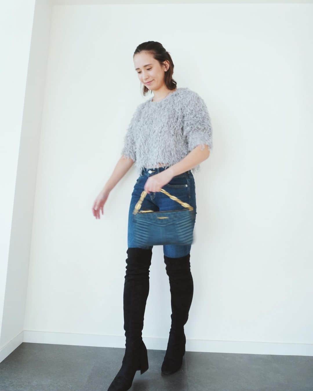 持永真実のインスタグラム：「#mochimami_ootd ﻿ ﻿ ﻿ jacket @ciroi_official ﻿ tops @zara ﻿ denim @ciroi_official ﻿ boots @bershkacollection ﻿ bag @miumiu ﻿」