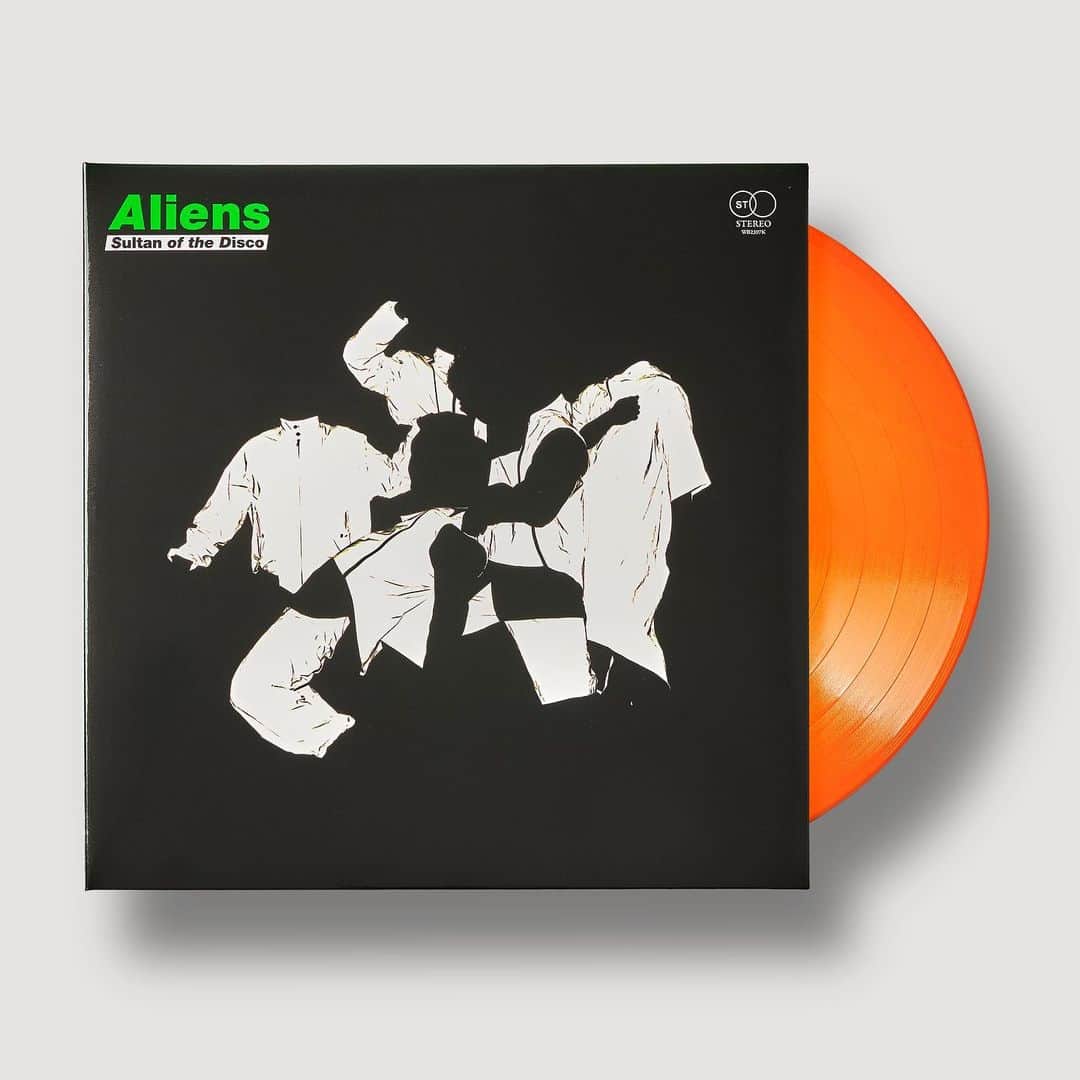Sultan Of The Discoのインスタグラム：「정규 2집 'Aliens [Vinyl]' 일반 매장 발매 ⠀ 지난 서울 레코드페어에서 최초 공개하였던 'Aliens [Vinyl]'. 페어 종료 후 잔여 수량에 대한 구매 문의가 많았습니다. 이에 소량의 잔여수량에 한하여 유통을 진행합니다. ⠀ * 제품 사양 12",33 1/3 rpm, 140g, 컬러(오렌지 디스크), 1LP, 게이트폴드 자켓. ⠀ * 온라인 판매가 : 35,000원 ⠀ * 온라인 판매처 #알라딘 #예스24 #신나라레코드 #인터파크 #핫트랙스 #향뮤직 #비스킷사운드 ⠀ * 오프라인 매장에 미리 연락하여 재고 여부를 확인 부탁드립니다. ⠀ 패키지 디자인 : Kimm kijo - #술탄오브더디스코 #술탄 #바이닐 #발매 #vinyl」