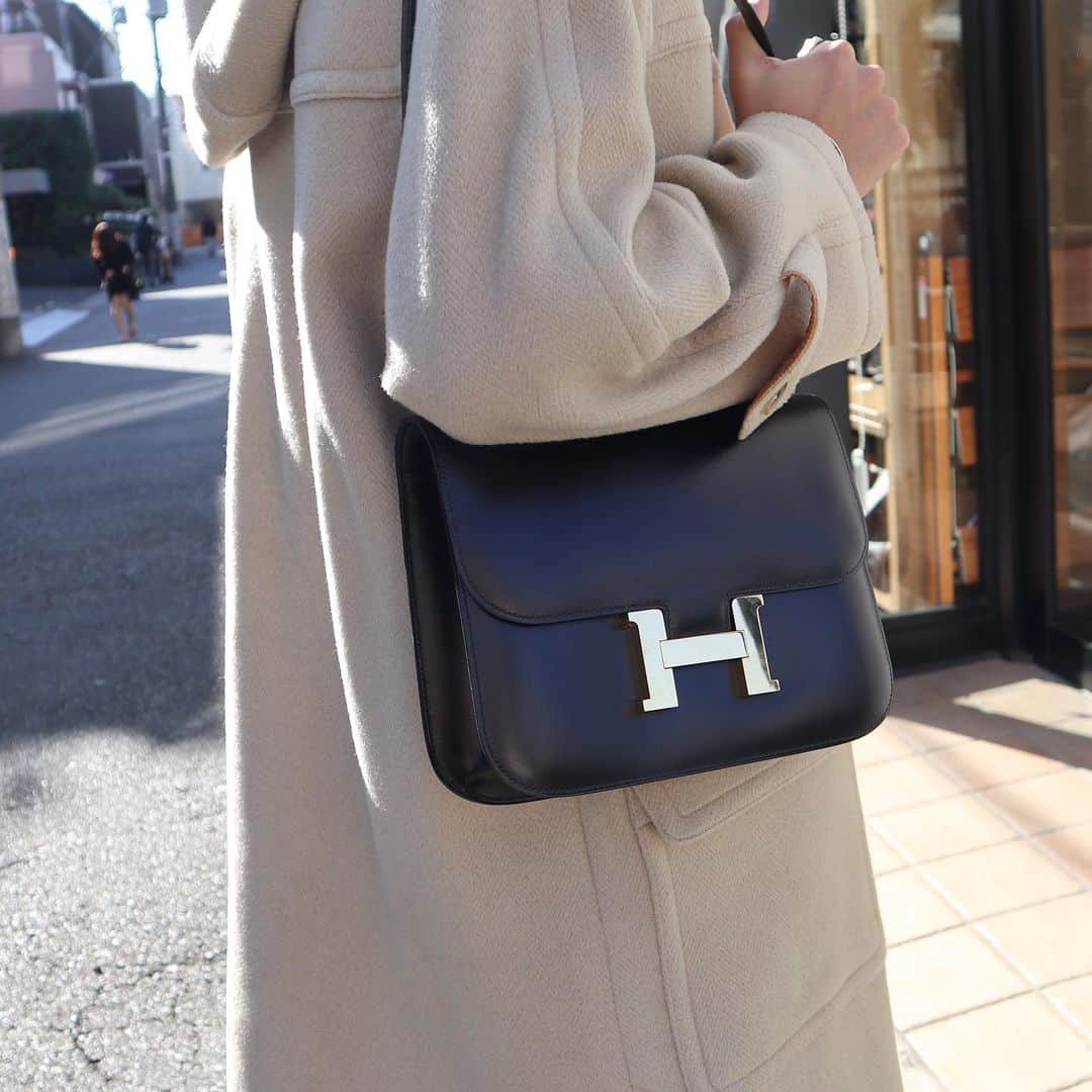 Vintage Brand Boutique AMOREさんのインスタグラム写真 - (Vintage Brand Boutique AMOREInstagram)「Soldout - Hermes Vintage Boxcalf #Constance 25. Free Shipping Worldwide✈️ DM for more information ≫ ≫ ≫✉️ info@amorevintagetokyo.com  #ヴィンテージ #hermes  #vintagehermes #エルメス #touareg #isthme #ヴィンテージブランドブティック #アモーレ #アモーレトーキョー #表参道 #青山 #東京 #hermes #vintage #vintageLV #LVvintage#amoretokyo #amorevintage #vintageshop  #amoregentleman #アモーレジェントルマン #コンスタンス#hermesmen」11月15日 14時12分 - amore_tokyo