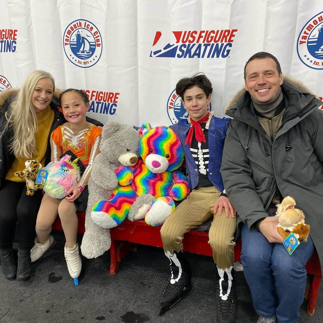 ペニー・クームズさんのインスタグラム写真 - (ペニー・クームズInstagram)「We’ve had a great week in Hyannis at the USFSA Ice Dance Final! Well Done to all of our skaters and thank you for all of your hard work and dedication! I’m so proud of you all! You’re all my Champions!! ♥️⭐️🥳 . . . . #usfsa #dance #ice #icedance #competition #thedancefinal #hyannis #figureskating #lovemyjob #teamwork #team @n_buckland  #bronze #3rd #intermediatedance #bronzemedal #proud」11月15日 5時36分 - pennycoomes