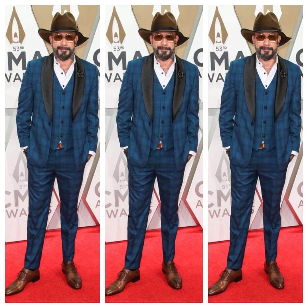 A.J.のインスタグラム：「Thanks to @enews for naming me one of the best dressed at the #cmaawards and thanks to @oliazavozina for designing this killer look! Brown and blue is the new black and blue!」