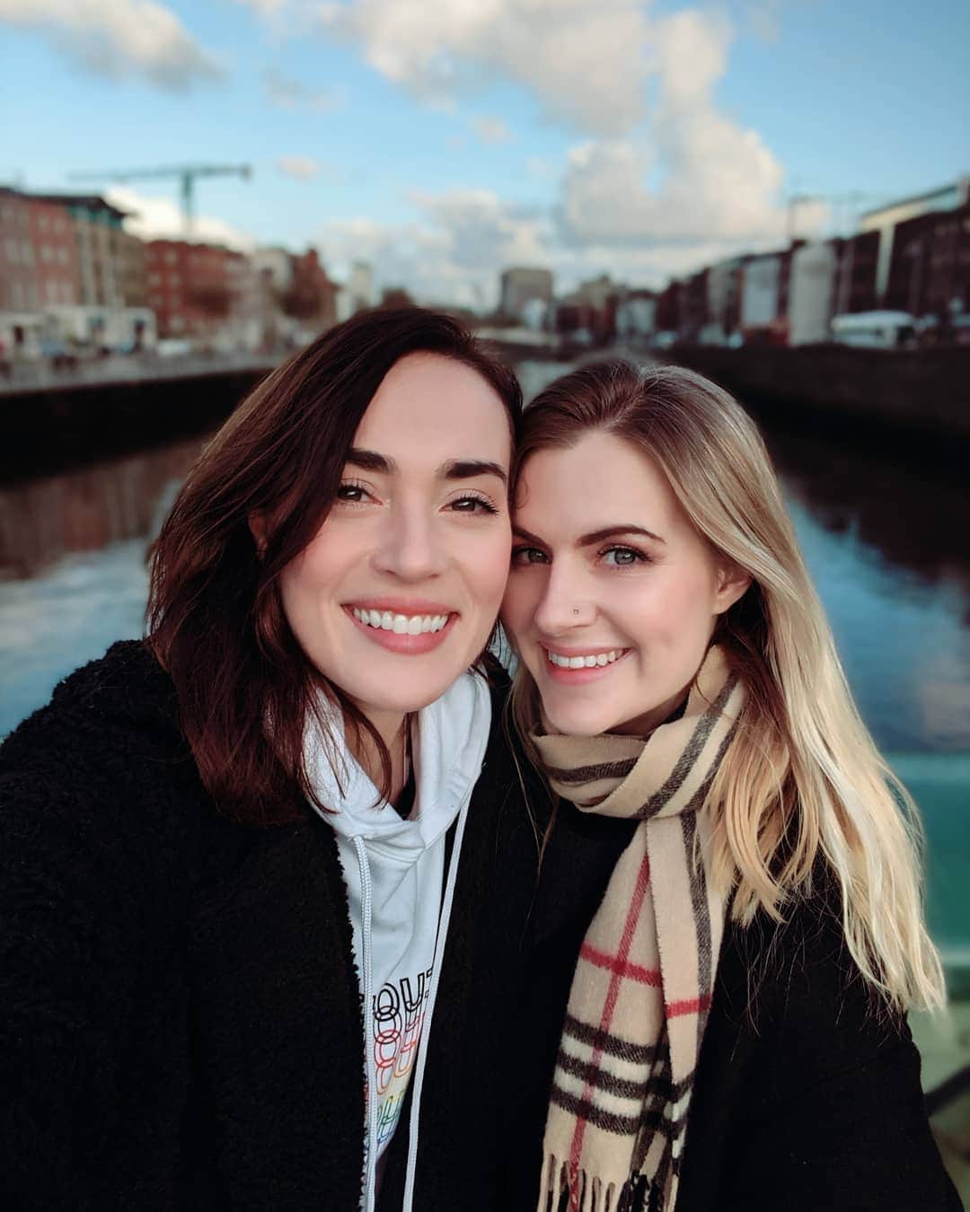 Rose Dixさんのインスタグラム写真 - (Rose DixInstagram)「🇮🇪 DUBLIN AM I RIGHTTTTTTT! 🇮🇪 We've had the BEST couple of days and have an extremely entertaining vlog coming up 😂  Now all I need to do is work out how to remain this drunk 👌🏻」11月15日 6時13分 - roseellendix