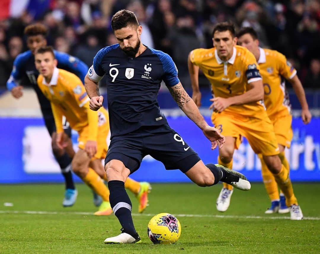 チェルシーFCさんのインスタグラム写真 - (チェルシーFCInstagram)「Girooooud!! 💪 Match-winner for France tonight! 🇫🇷 #CFC #Chelsea」11月15日 6時49分 - chelseafc