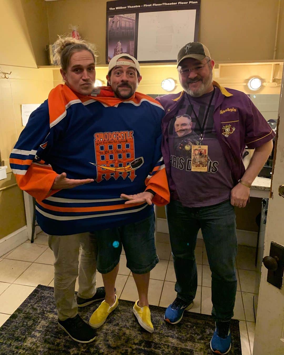 ケヴィン・スミスのインスタグラム：「In #Boston for the @jayandsilentbob #rebootroadshow Tour, I reunited with one of my old jerseys! @vacaboca brought one of my old SModcastle sweaters for me to sign and asked if both me and @jaymewes could fit into it - which we clearly could. (Thank you to @ww for getting me into a smaller size!) After 2 great screenings in Beantown it was off to NYC for the @nycomedyfest stop on the #jayandsilentbobrebootroadshow Tour! And en route to D.C., I stopped at a Baltimore @hottopic and used my employee discount again to buy #jayandsilentbobreboot t-shirts for our VIP meet-&-greets! Speaking of the VIP meet-&-greets, the night of the 2 amazing #philadelphia shows, Josh showed us his @originalfunko #jayandsilentbob tattoo, reminding me that *I* still don’t have any J&SB ink on my body! And since the boys have paid for this body’s way of life for 25 years, I at least owe them some physical real estate somewhere on my flabby frame! And the #rebootroadshow rolls on... #KevinSmith #jasonmewes #jaymewes #movie #ontheroad #ontheroadagain #wwambassador #ww」