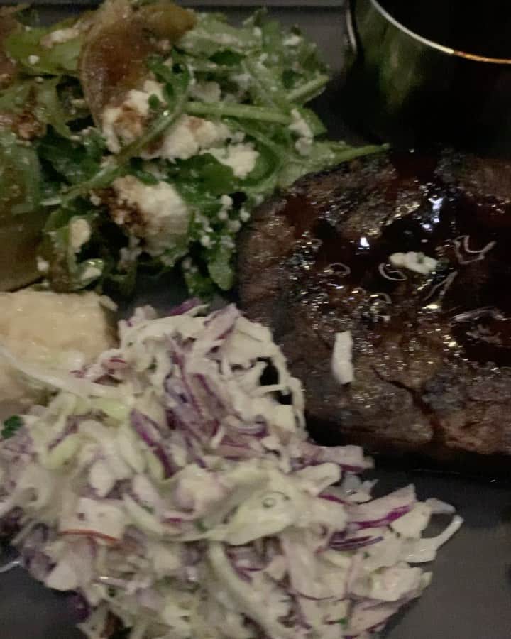 トニー・イエイヨーのインスタグラム：「Dinner with the bosses #passportgang.#gunit.」