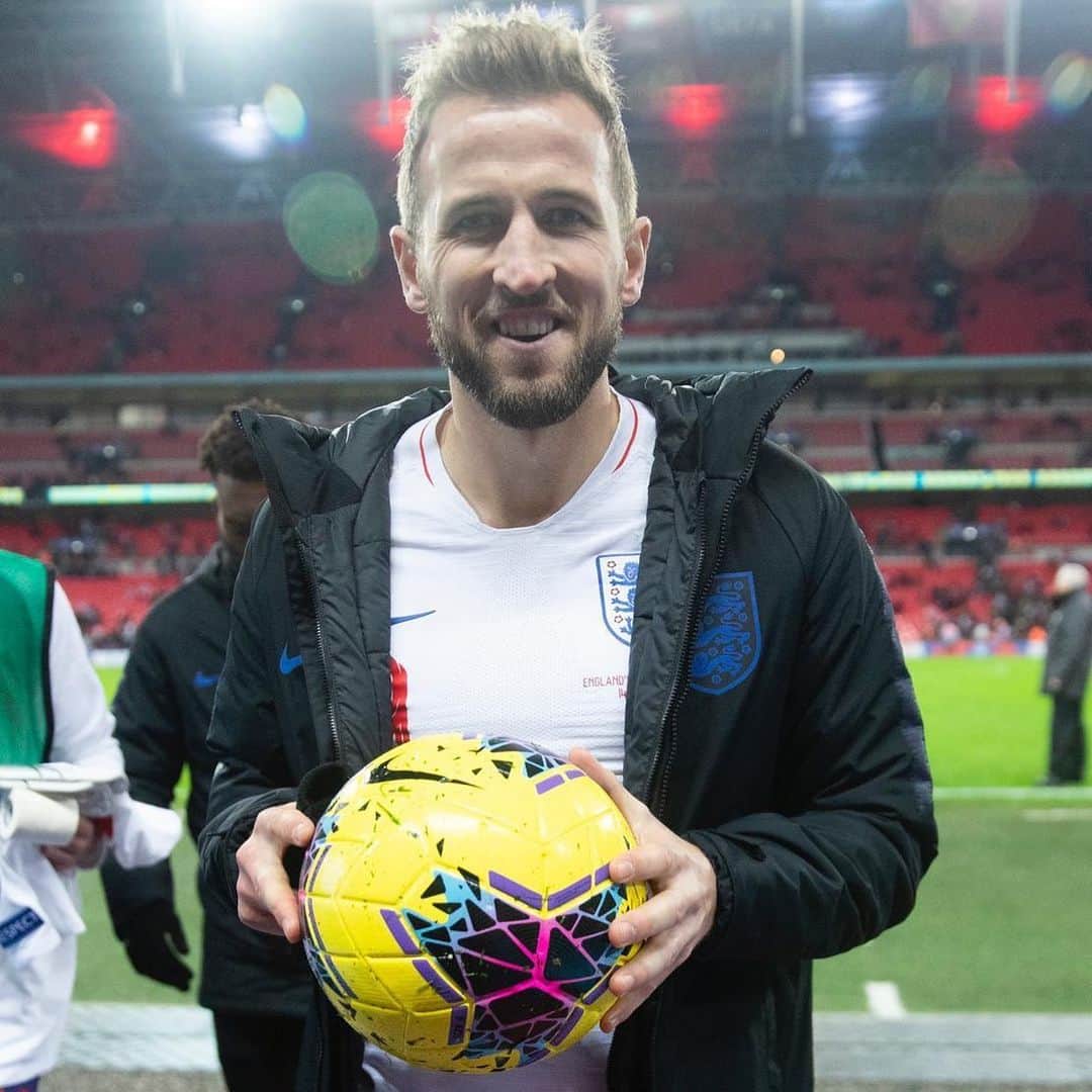 ハリー・ケインのインスタグラム：「The perfect night. Win and qualify. 1000th @england game. And a hattrick to top it off 👌🏴󠁧󠁢󠁥󠁮󠁧󠁿 #ThreeLions」