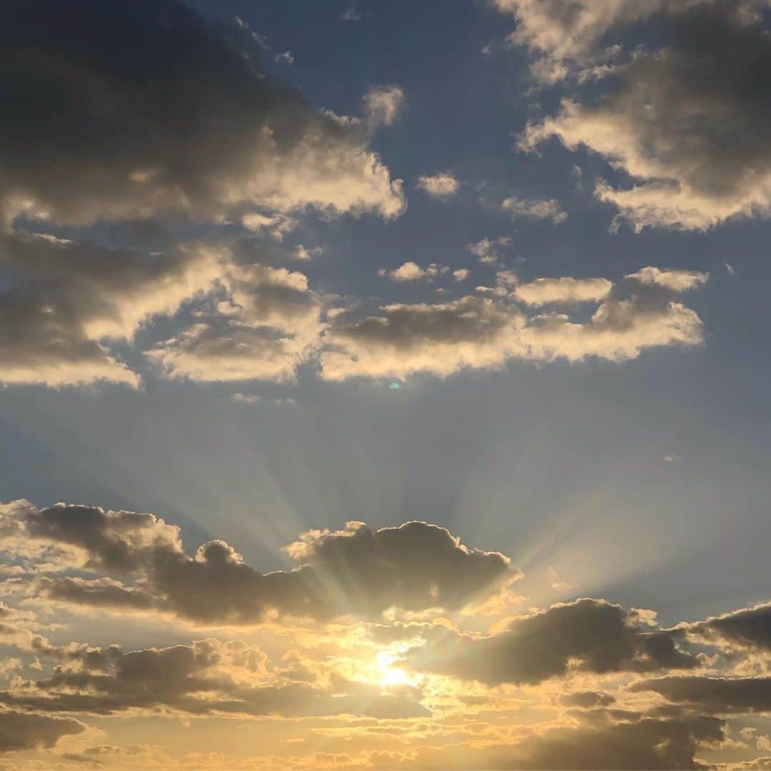 のインスタグラム：「Power🌏✨ 地球に生まれて34年目の朝🌞 日々に感謝🙏💖 もっともっと素敵に生きよう！ ・ #love #thankyou」