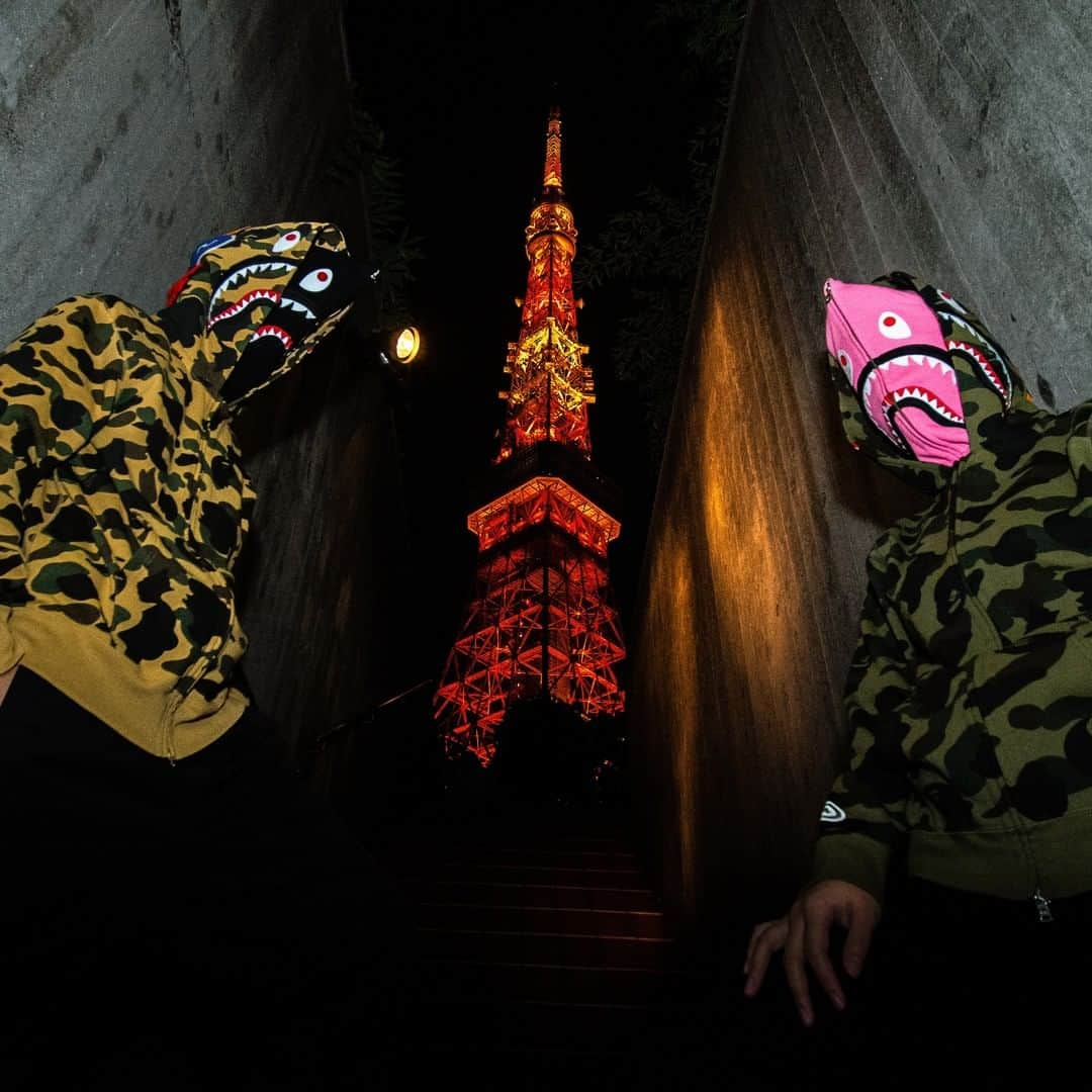 ア ベイシング エイプさんのインスタグラム写真 - (ア ベイシング エイプInstagram)「Double the shark, double the trouble.  BAPE®'s iconic shark full-zip hoodie decked out in 1st Camo available on Saturday, November 16th. #bape」11月15日 8時00分 - bape_japan