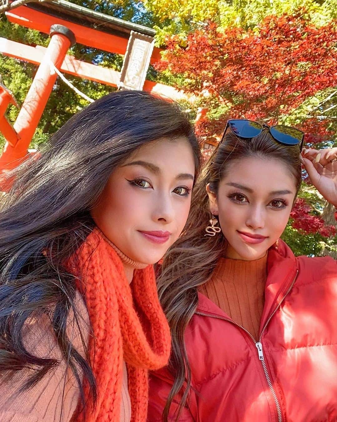 のインスタグラム：「#bff#orange#redleaves#redleavesofautumn#autumnleaves#autumn#japan#tmins#fashionnovababe#ootd#twins#bff#bestfriends#fall#fallfashion #新倉山浅間公園#河口湖#山梨#紅葉#단풍#margusha#オトナ女子」